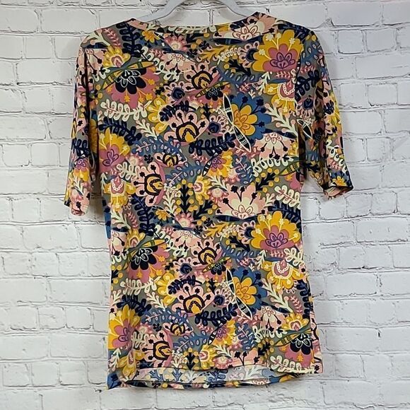 LuLaRoe Gigi Top Colorful Floral Print Fitted Tee Short Sleeve Knit Top Crewneck - Picture 8 of 10